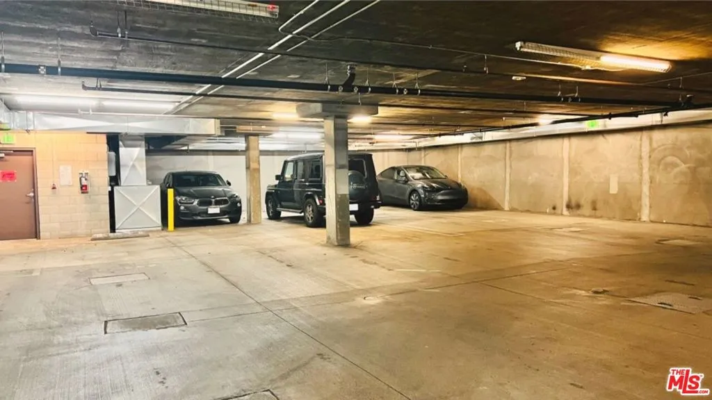 5633 Carlton Way 203, Los Angeles, California 90028 home-pic-14